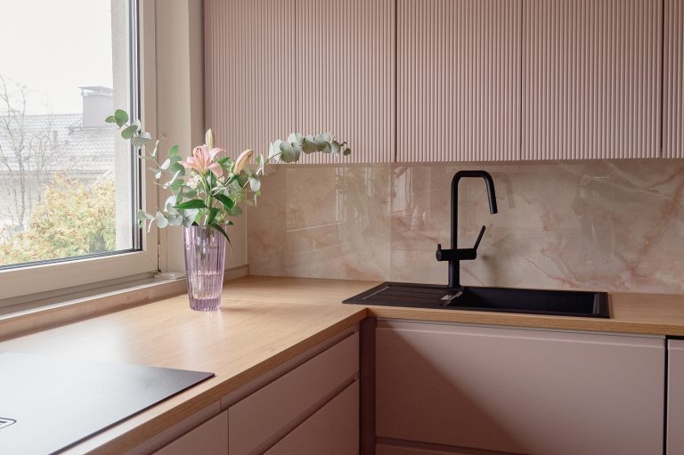 Unelmakoti nuorelle perheelle – värit ja toimivuus sulassa sovussa